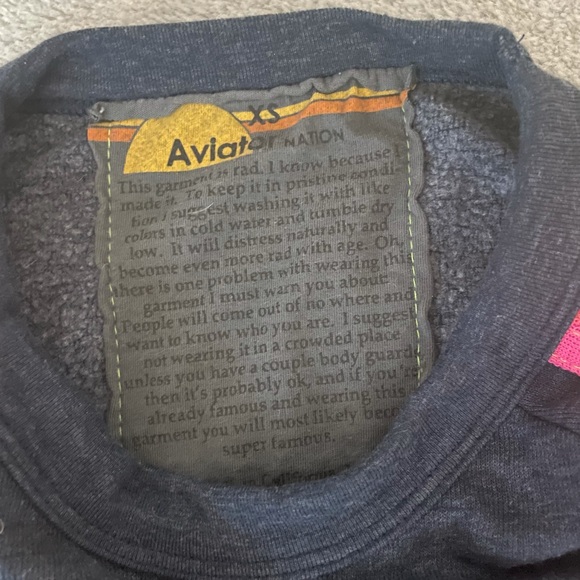 av crewneck - Picture 2 of 3